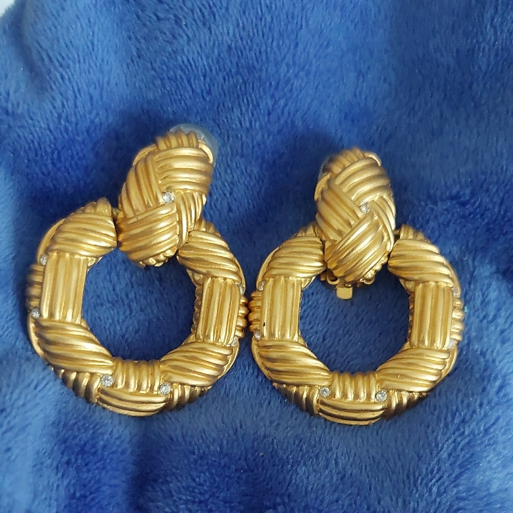 Elegant Gold Hoop Earrings